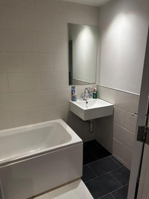Amazing 2Bed2Bath Edgeware Apartment ลอนดอน ภายนอก รูปภาพ